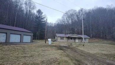 Photo of Two Bedroom, 1 Bath Home on 30 Acres +/- adjoining Daniel Boone National Forest – Barn and 3 Car Detached Garage.Variety of Cleared and Wooded Acreage. $149,900